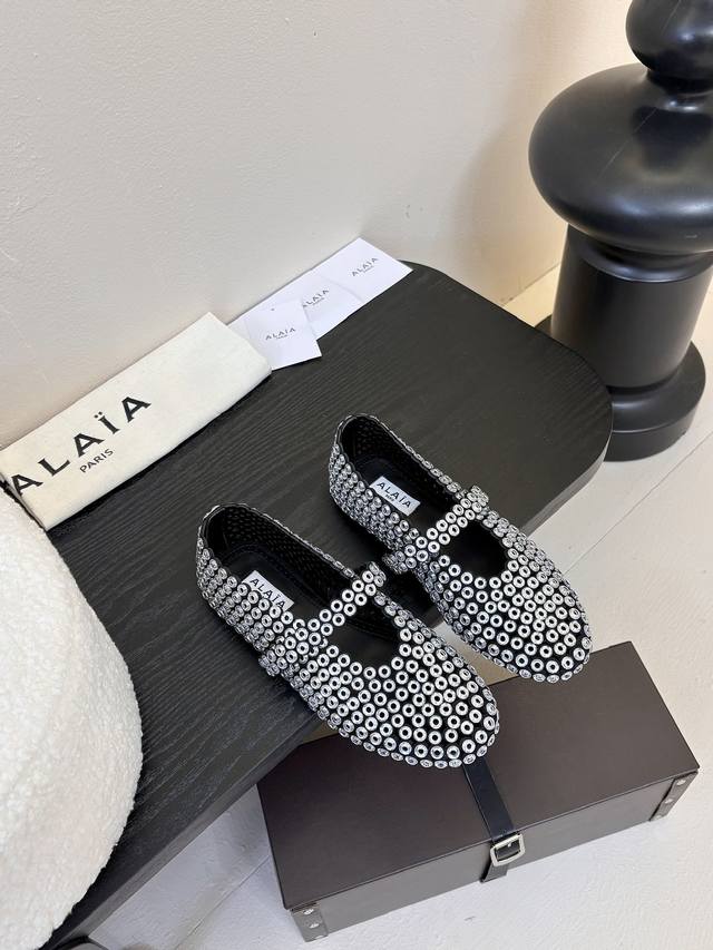 ALAIA 25ss 春夏 芭蕾舞鞋 法国高端一线高定品牌 AzzedineAlaia:时尚界最后的手艺人只忠于展现女性身体曲线的裁剪之王 始创于1979年的品
