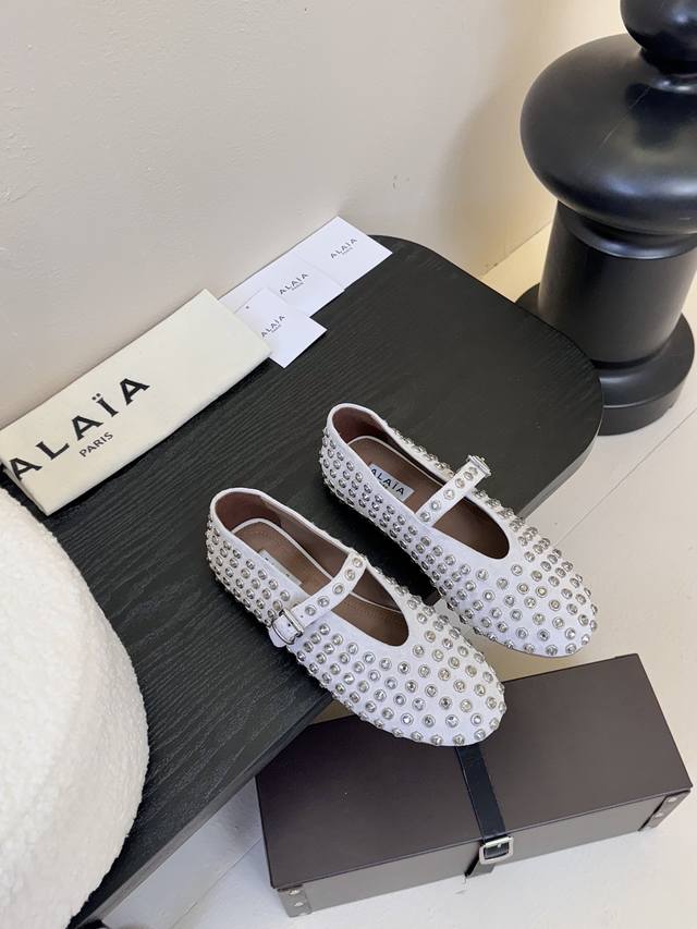ALAIA 25ss 春夏 芭蕾舞鞋 法国高端一线高定品牌 AzzedineAlaia:时尚界最后的手艺人只忠于展现女性身体曲线的裁剪之王 始创于1979年的品