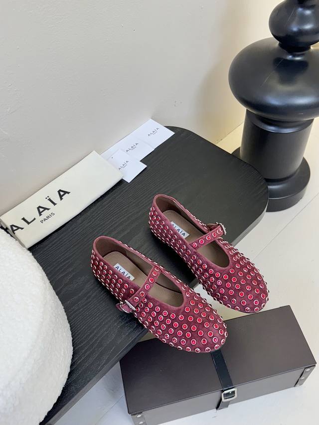 ALAIA 25ss 春夏 芭蕾舞鞋 法国高端一线高定品牌 AzzedineAlaia:时尚界最后的手艺人只忠于展现女性身体曲线的裁剪之王 始创于1979年的品