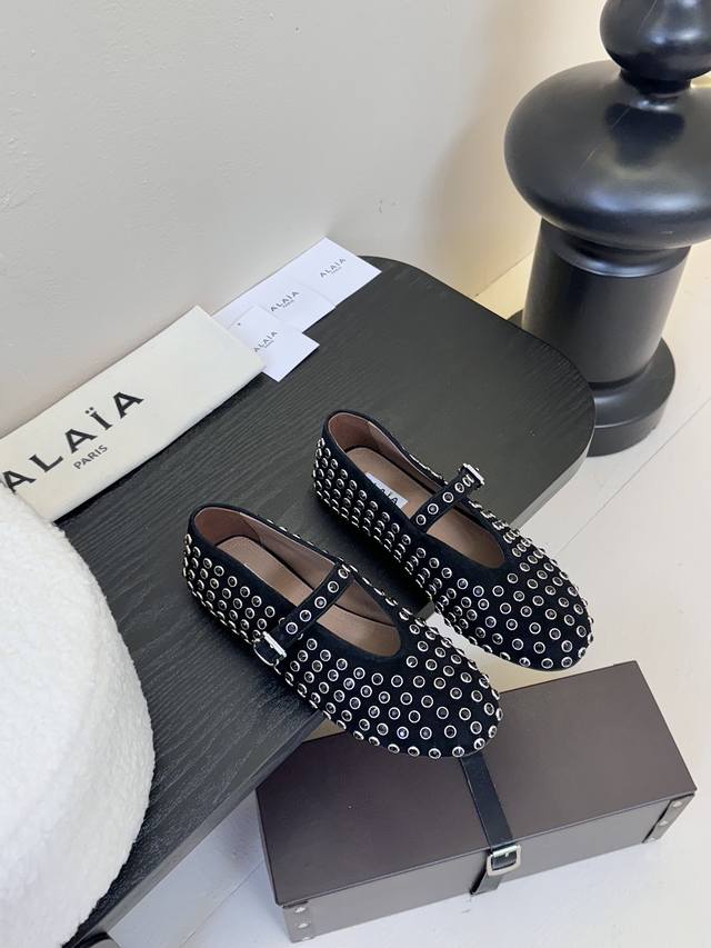 ALAIA 25ss 春夏 芭蕾舞鞋 法国高端一线高定品牌 AzzedineAlaia:时尚界最后的手艺人只忠于展现女性身体曲线的裁剪之王 始创于1979年的品