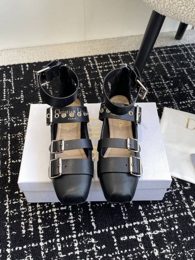 代购级 Dior 迪奥2025早春新款乐福鞋一眼就想要玛丽珍乐福鞋单鞋简单大方‘低调奢华！配上醒目的Chanristian Dior标志扣#非常高级穿着舒适好看