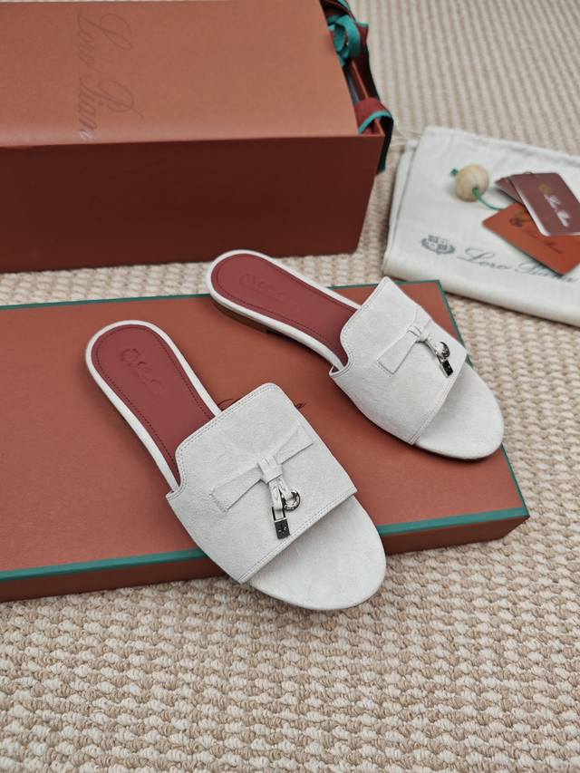 高版本 主打多色 LP新品发售Loro Piana 官网同款针织拖鞋｜采用 Wish 羊京面料制作｜鞋面采用独特针织面料制作工艺｜双层羊皮，垫脚丝绸羊皮，全方位