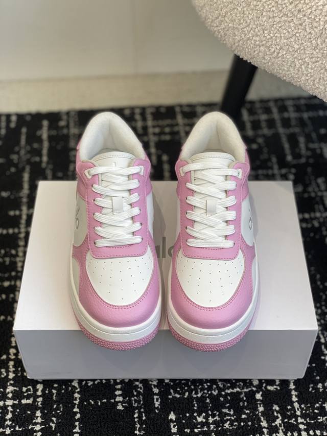 代购级 alo25s 春夏新款 拼色小白鞋厚底舒适休闲款alo比耐克更懂女生！上脚超级百搭！而且超级舒适！是厚底款但是上脚一点都不沉重！非常轻便！套上袜套搭配更