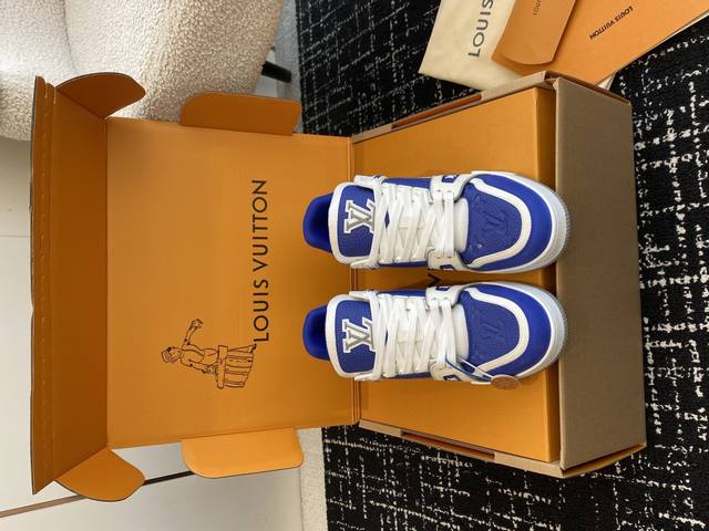 代购级 Louis Vuitton 24ss 系带驴家的爆款！trainer板鞋，每个人都必须入的款，绝不后悔！超级百搭高级！什么衣服都好搭。最主要是超耐看的。