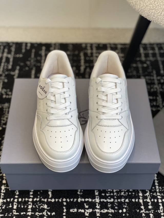 代购级 HOGAN 24ss 春夏最新运动休闲系列 松糕厚底休闲鞋 拼色工艺~休闲运动鞋履精湛手工设计融入军装元素兼职实用与个性造型感;多元材质融入缤纷创作灵感