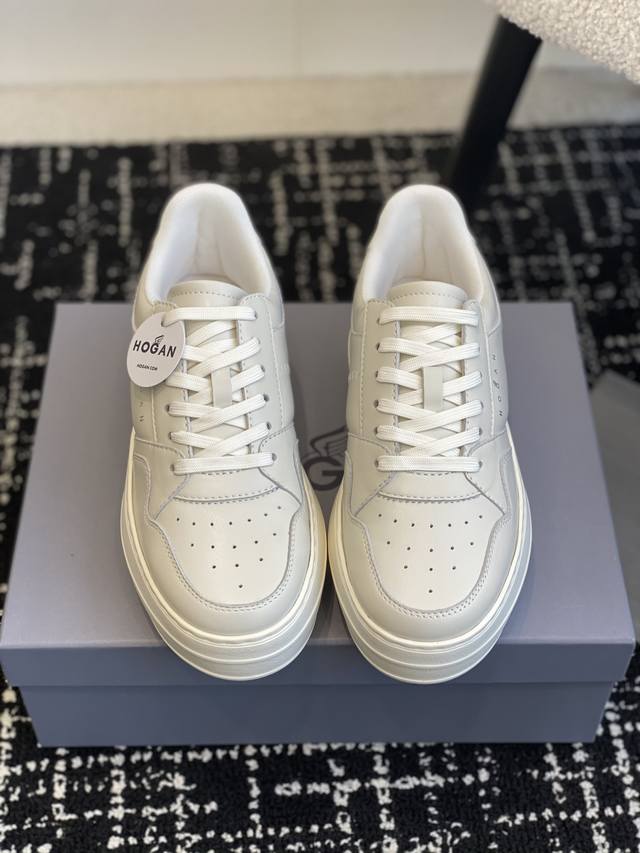 代购级 HOGAN 24ss 春夏最新运动休闲系列 松糕厚底休闲鞋 拼色工艺~休闲运动鞋履精湛手工设计融入军装元素兼职实用与个性造型感;多元材质融入缤纷创作灵感