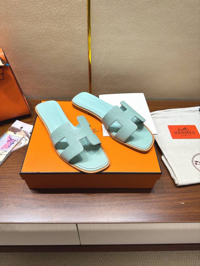 Hermes 爱马仕H拖平纹系列！鳄鱼纹 蛇纹牛皮上脚颜值超高！原版鞋1:1制作，顶级版本，上脚非常舒服大方，大牌名明最爱的奢侈品高档华丽的完美结合一体,为你展