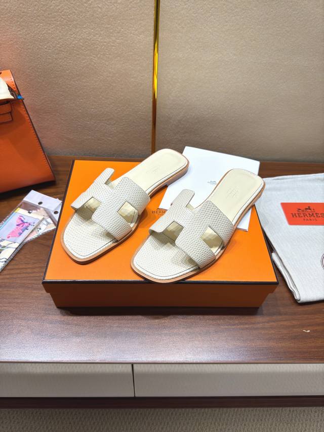 Hermes 爱马仕H拖平纹系列！鳄鱼纹 蛇纹牛皮上脚颜值超高！原版鞋1:1制作，顶级版本，上脚非常舒服大方，大牌名明最爱的奢侈品高档华丽的完美结合一体,为你展
