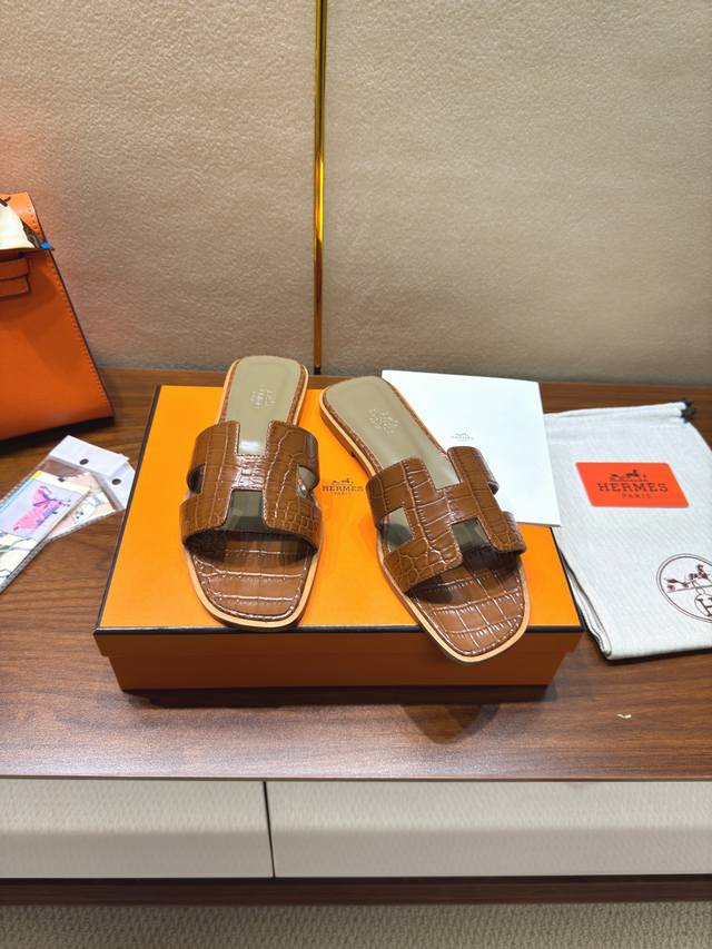 Hermes 爱马仕H拖平纹系列！鳄鱼纹 蛇纹牛皮上脚颜值超高！原版鞋1:1制作，顶级版本，上脚非常舒服大方，大牌名明最爱的奢侈品高档华丽的完美结合一体,为你展