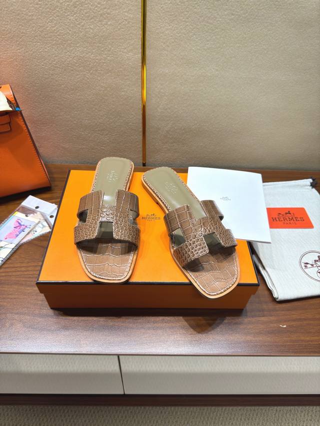 Hermes 爱马仕H拖平纹系列！鳄鱼纹 蛇纹牛皮上脚颜值超高！原版鞋1:1制作，顶级版本，上脚非常舒服大方，大牌名明最爱的奢侈品高档华丽的完美结合一体,为你展