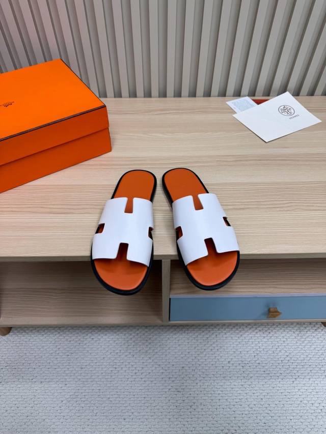橡胶底 Hermes 爱马仕lzmir系列！复古 二舅拖鞋 H拖 凉鞋原版购入开发 做货 小牛皮和麂皮山羊皮凉鞋，经典“H”型鞋面 此鞋款是您衣橱中的点睛单品，