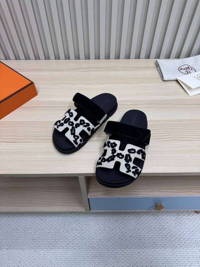 情侣款 二舅拖 豹纹新色 夹趾拖 浮线3D工艺 Hermes 爱马仕春夏凉拖系列！ 经典款型 一直都很火爆的二舅拖鞋- 凉鞋,随意各种搭配都很棒！！！鞋面：进口