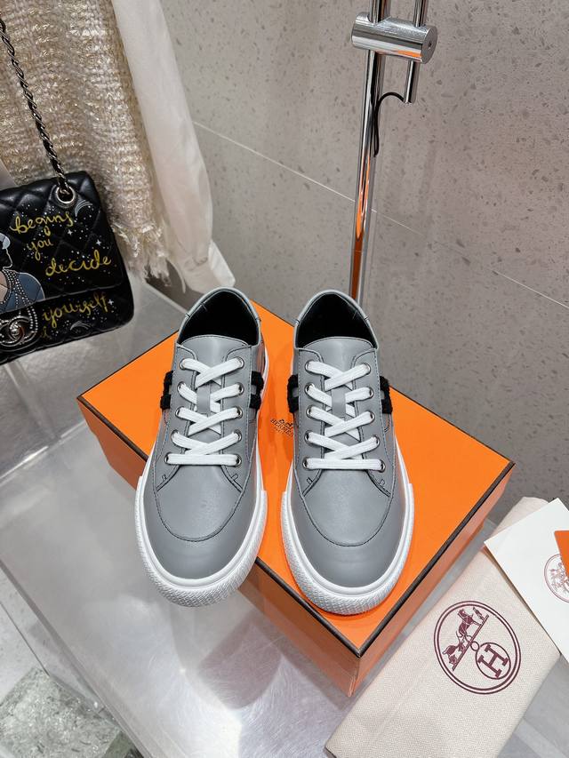顶级版本 男10Hermes 爱马仕休闲鞋情侣款H家 四季新品运动鞋Dy Kelly金属扣休闲运动鞋小白鞋这双 Kelly 小白鞋真的颜值爆表！H家 heros
