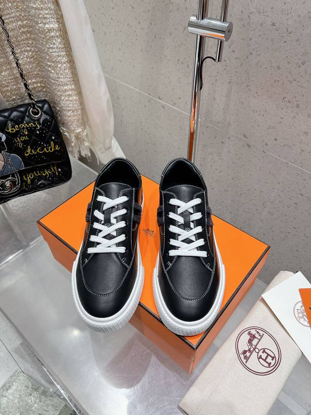 顶级版本 男10Hermes 爱马仕休闲鞋情侣款H家 四季新品运动鞋Dy Kelly金属扣休闲运动鞋小白鞋这双 Kelly 小白鞋真的颜值爆表！H家 heros