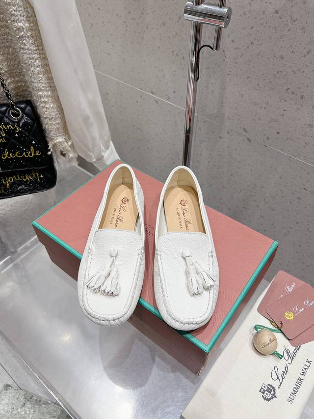 麂皮 小牛皮 Loro Piana* LP诺悠翩雅新款流苏豆豆鞋一脚蹬乐福鞋 简约时尚 脚感超级舒适 一天可以暴走两万步的鞋子 超级百搭款！鞋面采用独特针织面料