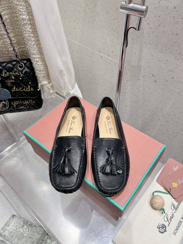 麂皮 小牛皮 Loro Piana* LP诺悠翩雅新款流苏豆豆鞋一脚蹬乐福鞋 简约时尚 脚感超级舒适 一天可以暴走两万步的鞋子 超级百搭款！鞋面采用独特针织面料