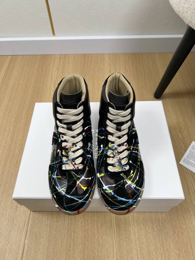高版本涂鸦情侣款Maison Margiela *马吉拉 20252025春夏新品 专柜新款中帮涂鸦德训运动鞋系列～MM6马吉拉经典阿甘复古休闲运动鞋 四季可穿