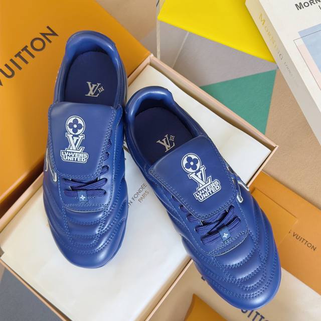顶级版本：情侣款 LV路易威登L家 驴牌 最新Footprint系列 情侣款 足球运动鞋 休闲 跑鞋原版购入开发 做货 这款 Footprint Soccer