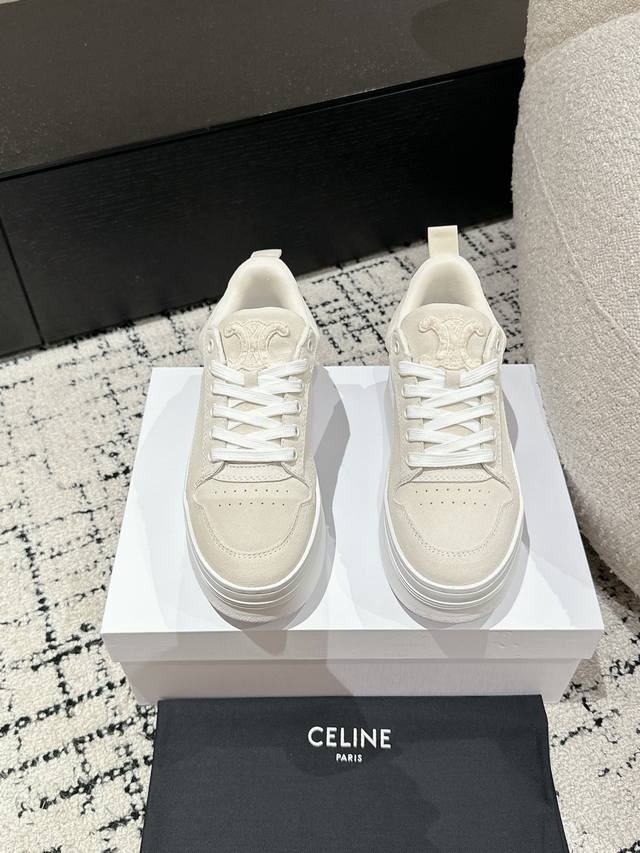 代购级Celine赛琳 25 homme 早秋最新 厚底 面包 休闲鞋随着今年ERL的滑板面包鞋的大火.Celine Homme FW24也即将推出新款面包鞋.