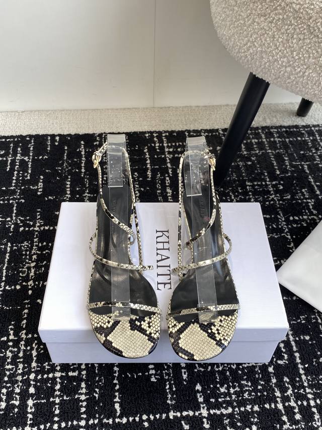 代购级 Khaite 25 ss 新款尖头 细跟 凉鞋 非常优雅的圆头头高跟鞋，百搭好穿，不管是什么风格的衣服都能轻松驾驭穿上瞬间知性优雅，女神款买它鞋面：进口
