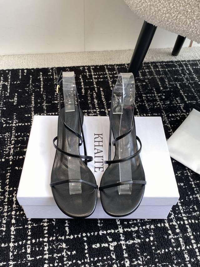 代购级 Khaite 25 ss 新款尖头 细跟 凉鞋 非常优雅的圆头头高跟鞋，百搭好穿，不管是什么风格的衣服都能轻松驾驭穿上瞬间知性优雅，女神款买它鞋面：进口