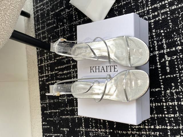 代购级 Khaite 25 ss 新款尖头 细跟 凉鞋 非常优雅的圆头头高跟鞋，百搭好穿，不管是什么风格的衣服都能轻松驾驭穿上瞬间知性优雅，女神款买它鞋面：进口