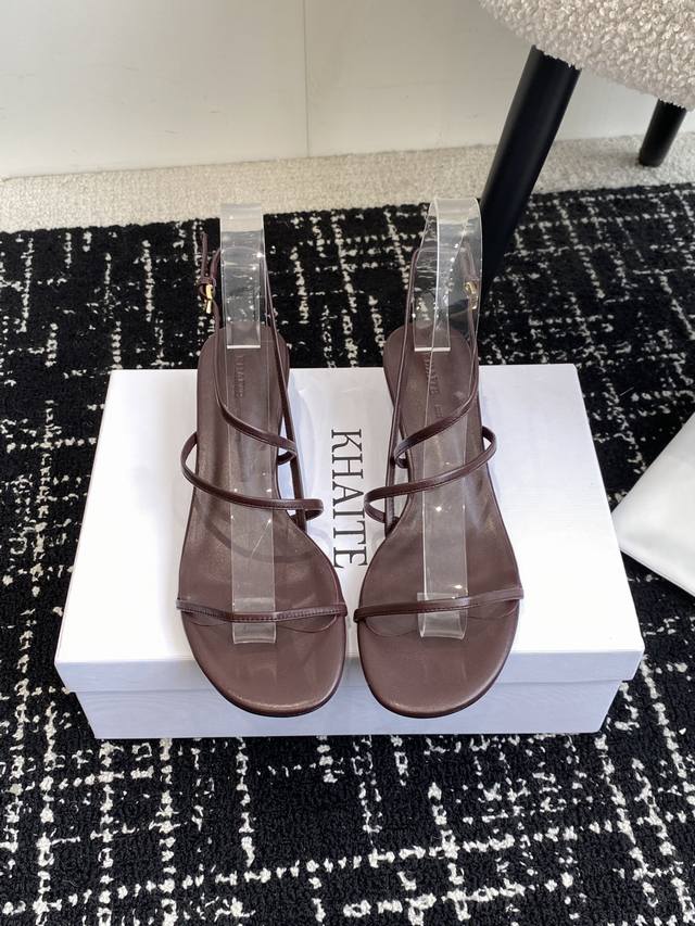 代购级 Khaite 25 ss 新款尖头 细跟 凉鞋 非常优雅的圆头头高跟鞋，百搭好穿，不管是什么风格的衣服都能轻松驾驭穿上瞬间知性优雅，女神款买它鞋面：进口