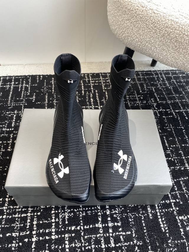 代购级女 男 Balenciaga X Under Armour 安德玛联名 情侣款 飞驶运动鞋休闲鞋这款飞织运动鞋是巴黎世家和安德玛强强联合，运动品牌和时尚产