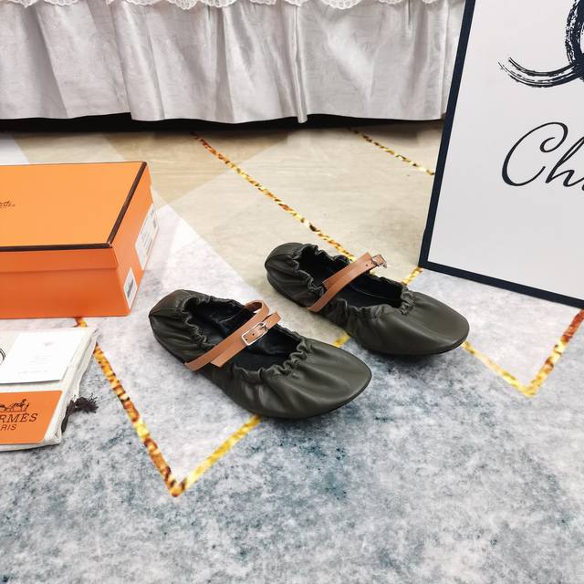 上新HERMES 玛丽珍芭蕾舞鞋官网同步新款超级好穿舒适，高级感拉满Size：女35-41 41订做 厂价：
