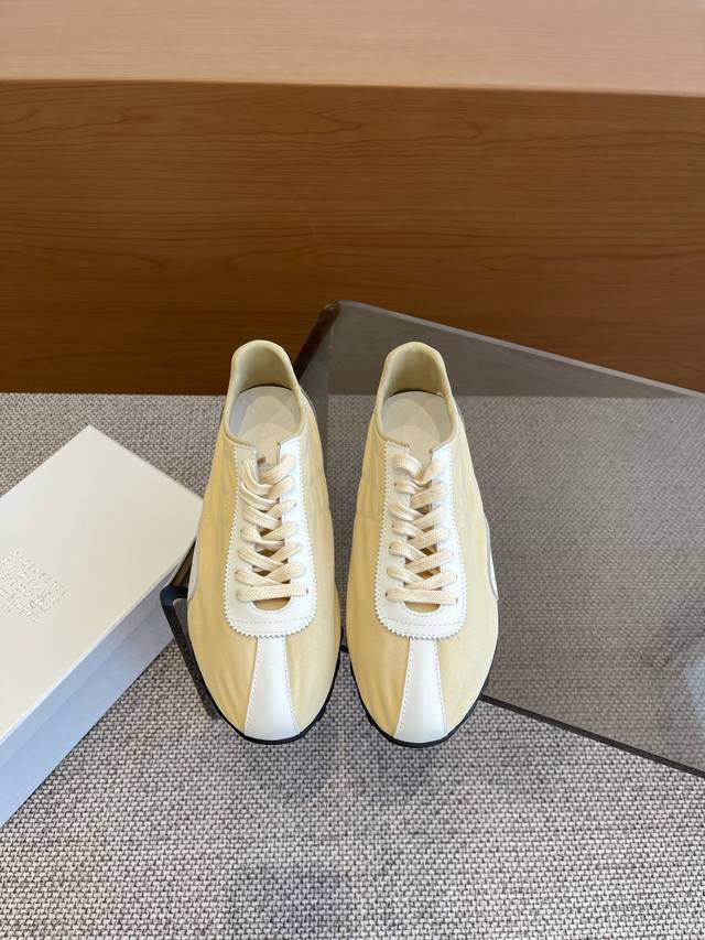 Maison Margiela 25ss 春夏新款 MM6马吉拉 情侣款薄底运动鞋新款Sprinters运动鞋轮廓采用做旧感尼龙与复古处理麂皮制成 灵感来源于复