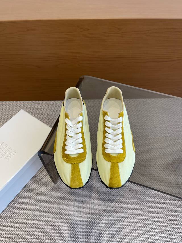 Maison Margiela 25ss 春夏新款 MM6马吉拉 情侣款薄底运动鞋新款Sprinters运动鞋轮廓采用做旧感尼龙与复古处理麂皮制成 灵感来源于复