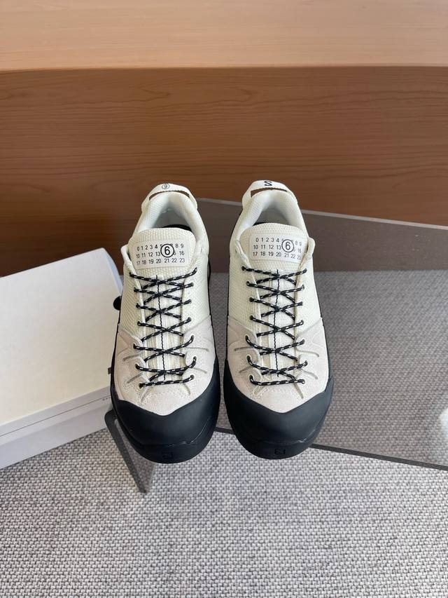 男40 MM6 Maison Margiela&Salomon联名款 休闲运动厚底登山德比鞋 情侣款以两种新颖配色呈现 搭配Salomon专为山地运动所创的3D
