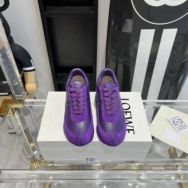 皮面 超级火爆 情侣款 LOEWE 罗意威 早春最新内增高拼色德训鞋 阿甘鞋 小白鞋 超级好看 超级百搭 超级舒服 拼色拼接鞋面 非常高级隐藏式内增高5cm！脚