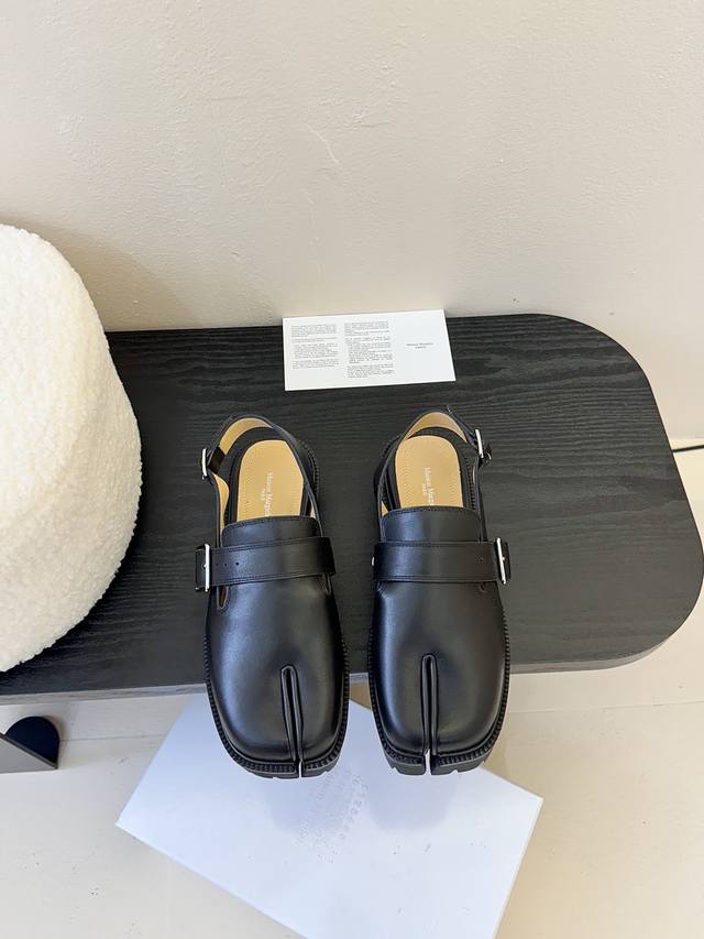 MaisonMargiela马吉拉 MM6 出勃肯拖啦 新款火爆来袭！太香了，靓丽多彩少女感扑面而来！不容错过的时尚单品 简单又有格调的美 跑量扛把子，分趾必入