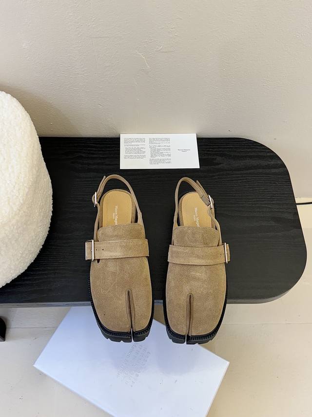 MaisonMargiela马吉拉 MM6 出勃肯拖啦 新款火爆来袭！太香了，靓丽多彩少女感扑面而来！不容错过的时尚单品 简单又有格调的美 跑量扛把子，分趾必入