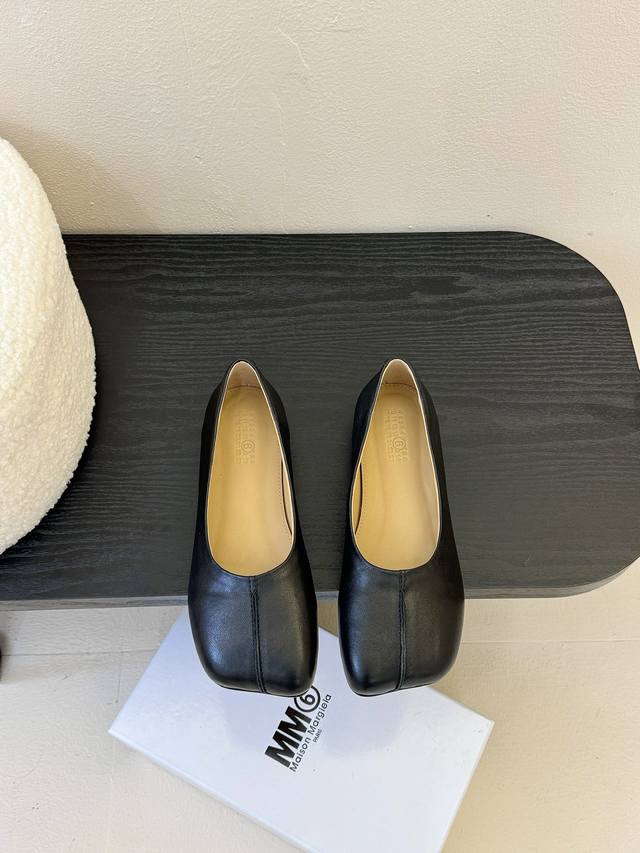 MaisonMargiela马吉拉 MM6 出勃肯拖啦 新款火爆来袭！太香了，靓丽多彩少女感扑面而来！不容错过的时尚单品 简单又有格调的美 跑量扛把子，分趾必入
