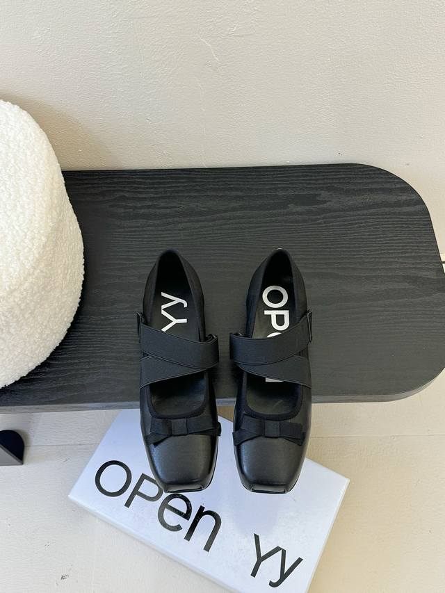 韩国小众设计师品牌OPEN YY春夏走秀款芭蕾舞鞋 第一眼看到这个鞋子就爱上了，带点复古味随意搭配都好看！各大网红博主都在穿它，整个鞋子非常柔软，好穿不磨脚鞋面