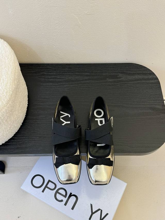 韩国小众设计师品牌OPEN YY春夏走秀款芭蕾舞鞋 第一眼看到这个鞋子就爱上了，带点复古味随意搭配都好看！各大网红博主都在穿它，整个鞋子非常柔软，好穿不磨脚鞋面