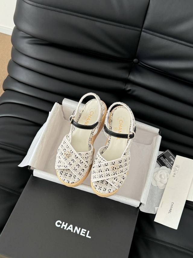 Chanel 25C秀款厚底防水台凉鞋！鞋面羊京，防水台4cm，后跟12cm！上脚后很稳！穿上立马两米八内里垫脚羊皮，原版大底。Size:35-39 40定做