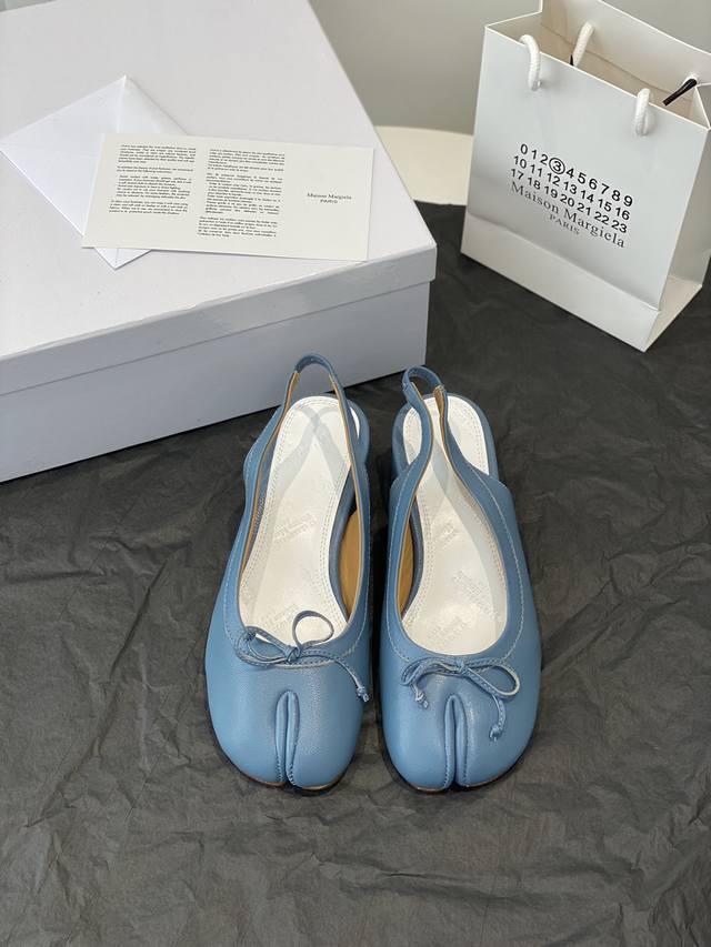 高定品质！Maison Margiela MM6分趾鞋 Tabi 意产植鞣羊皮！对小个子的女生来说，实在是太友好了！时尚又不失时髦，日常通勤穿也不会累脚。欢迎对