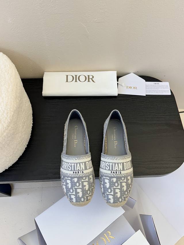 官网同步盒包装 早春款 25ss Dior Granville 穆勒渔夫鞋，3D万针刺绣工艺，最强的渠道，专贵无差！Dior Granville 渔夫鞋 采用标