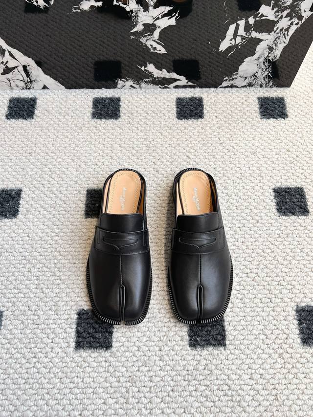 高定品质！Maison Margiela MM6分趾鞋 Tabi 意产植鞣羊皮！夏天的第一双 Margiela 乐福半拖 Tabi懶人高級出街的単品可正式 可休