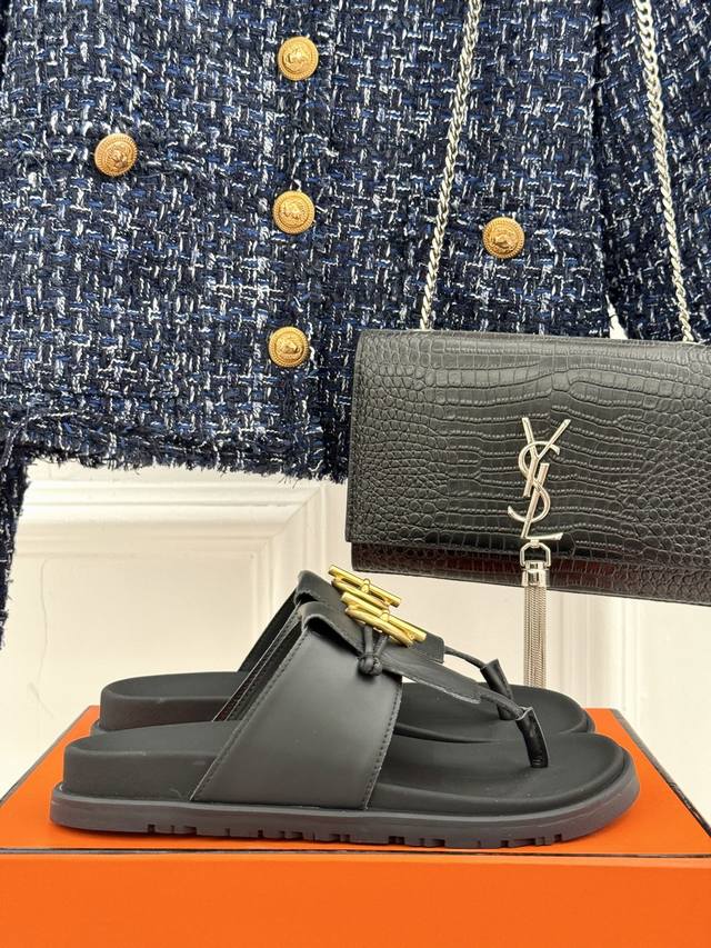 厂价 男码10HERMES 爱马仕25S春夏新品情侣款夹脚拖鞋经典复古高级感单品好穿又好搭配 上脚秀气！鞋面采用进口小牛皮内里踮脚混种羊皮原版开模TPU大底si