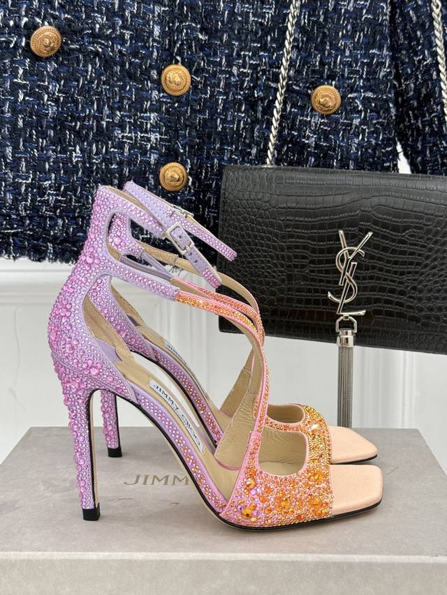 厂价 Jimmy Choo 吉米25ss春夏新品水钻方头高跟凉鞋超绝的水晶鞋 美到移不开视线鞋型做的非常秀气 不会过分窄长内部空间很足 让脚趾能足够的放松鞋面水