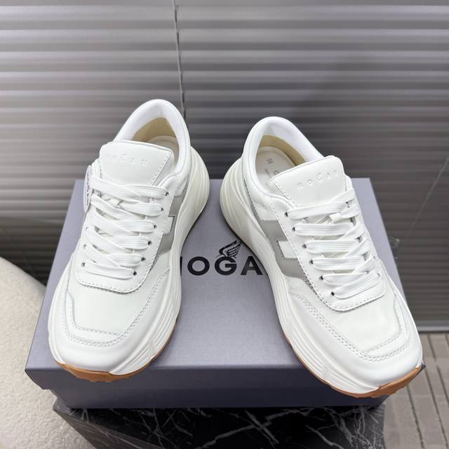 男款10 Hogan H669 复古运动系列；情侣款老爹鞋，跑鞋，网球鞋，运动鞋 运动，时尚，轻便，透气，当季官宣推荐款，网红播主也在穿它，小红书种草款老爹鞋拼