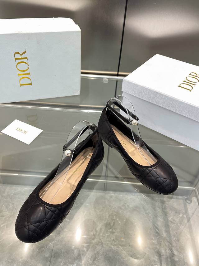 出厂价 春夏最新时装秀高定系列 D-Doll 复古罗马风 CD女单鞋 粗玛丽珍芭蕾舞鞋 原版开发顶级高端版本 独家首发材质：鞋面进口牛皮，丝绸牛皮内里+意大利真