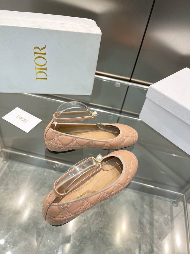 出厂价 春夏最新时装秀高定系列 D-Doll 复古罗马风 CD女单鞋 粗玛丽珍芭蕾舞鞋 原版开发顶级高端版本 独家首发材质：鞋面进口牛皮，丝绸牛皮内里+意大利真