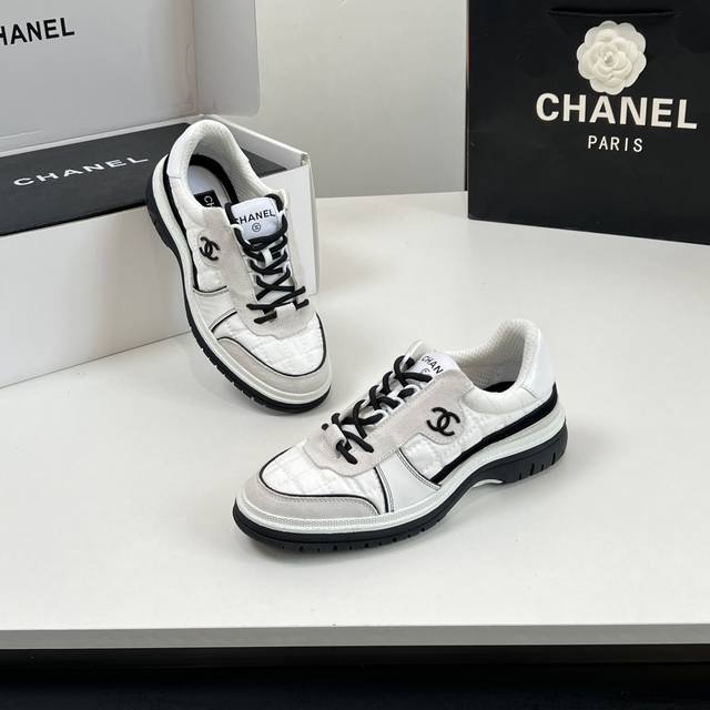 独家顶级版本 顶级品质！海外版！香奈儿 CHANEL 25ss黑白熊猫系列运动鞋 各大博主社交日推款认准我家细节实拍这季新款简直闭眼入，上脚狂好看，率性的休闲运