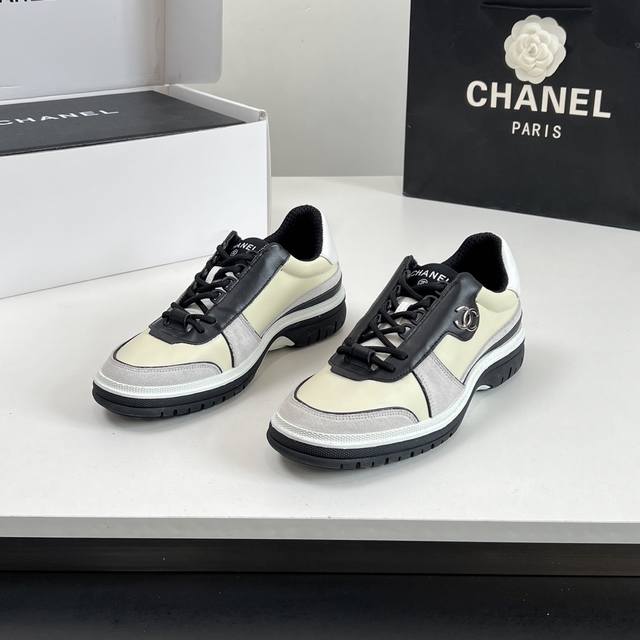 独家顶级版本 顶级品质！海外版！香奈儿 CHANEL 25ss黑白熊猫系列运动鞋 各大博主社交日推款认准我家细节实拍这季新款简直闭眼入，上脚狂好看，率性的休闲运