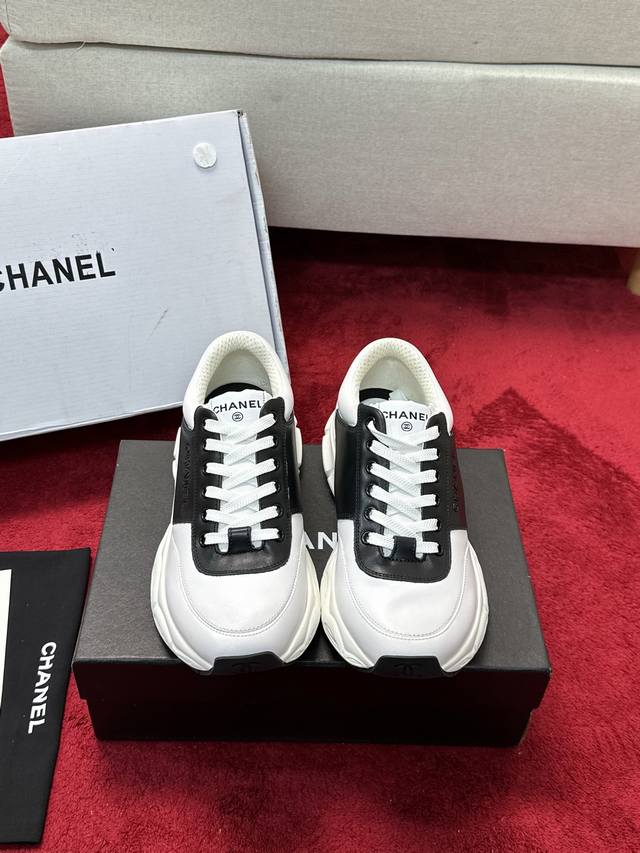 Chanel香奈儿老爹鞋，男女情侣款 2025专柜顶级休闲款运动鞋这款经典设计；鞋面多种工艺电绣的风格；大底却时尚运动；不平凡的拥入了多种配色元素 多元化混搭非